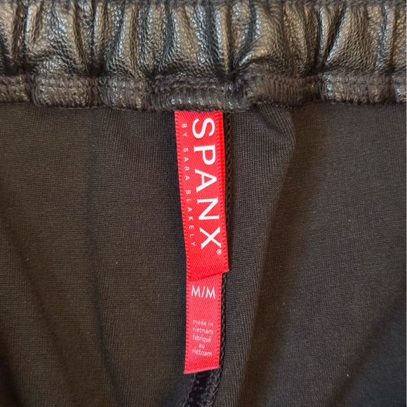 Spanx Faux Leather High Rise Pull-On Jogger Pants Black Womens Size M 29” Inseam - Picture 9 of 16